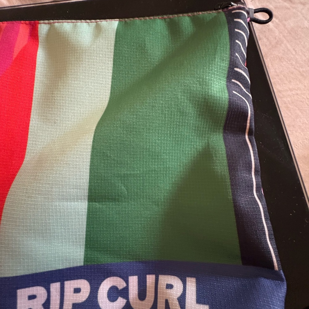 Rip Curl Colorful Men's Messenger Bag - Picture 2 of 5